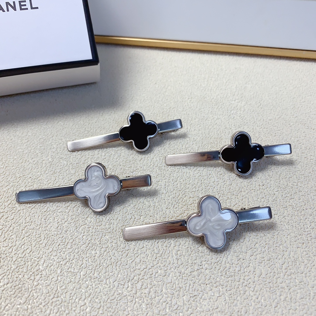 NO:285074,50 Four-leaf clover Four-leaf clover logo clover edge clover bang clover daily exquisite small items. Temperament versatile little fairy must-have items. Treasure model. Recommended style for closed eyes (a pair of hairpins, hairpins, hairpins1986090950 四叶草压夹 四叶草logo压夹边夹刘海夹日常精致小单品 气质百搭小仙女必入单品 宝藏款 闭眼入推荐款（一对发夹,发夹,hairpins,accessory