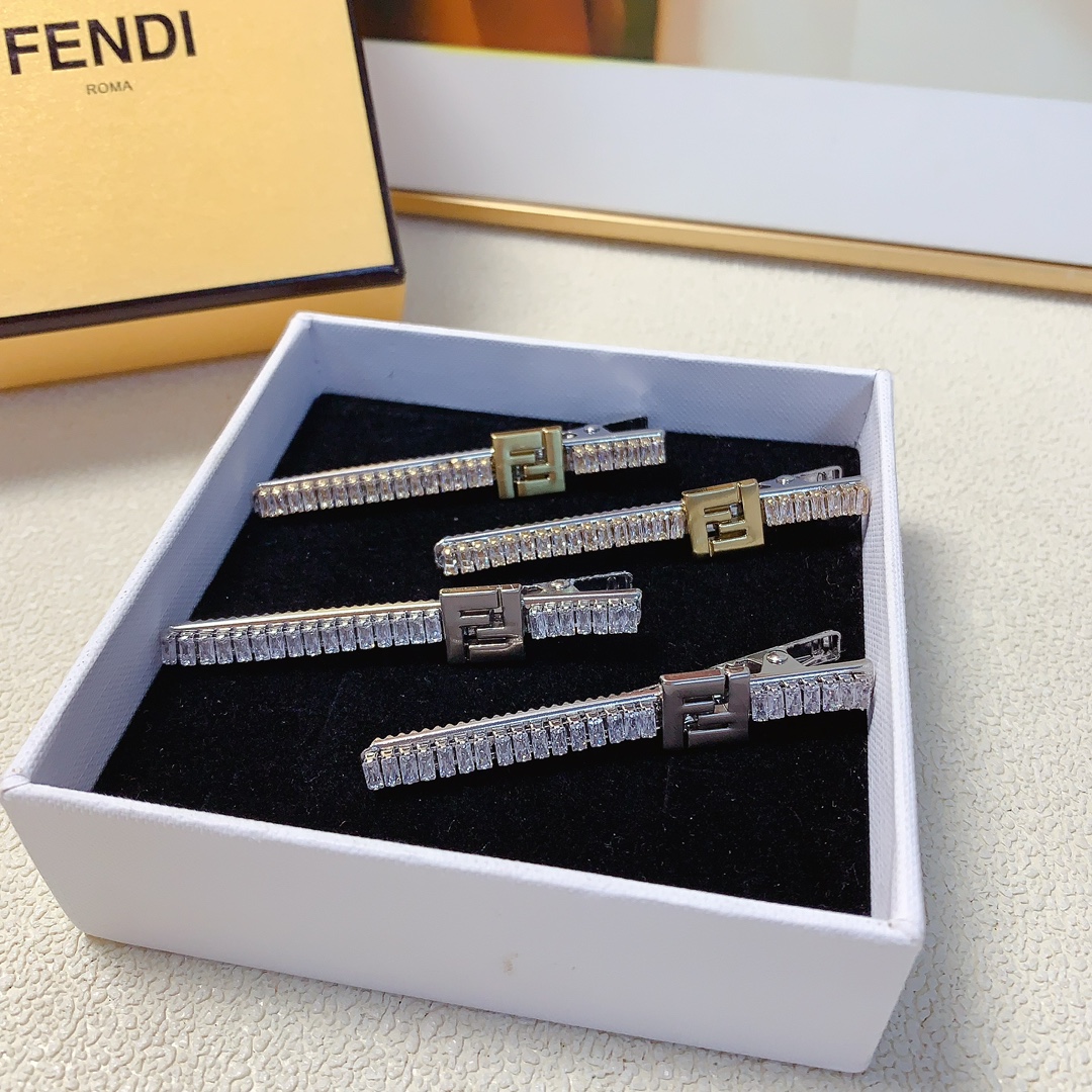 NO:285077,50 Fendi Fendi Fendi Press Czech diamond logo press edge clip bang clip daily exquisite small items, temperament and versatile little fairy must-have items, treasure style, recommended style for closed eyes (a pair of hairpins, hairpins, fendi, fendi, fendi, hairpins1986090950 Fendi芬迪 Fendi压夹 捷克钻logo压夹边夹刘海夹日常精致小单品 气质百搭小仙女必入单品 宝藏款 闭眼入推荐款（一对发夹,发夹,fendi,fendi,hairpins,accessory
