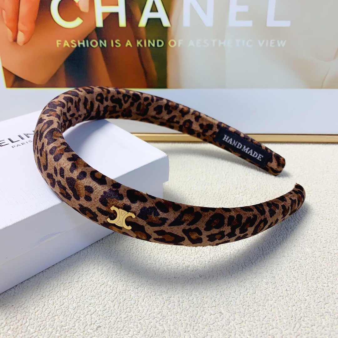 NO:285083,45 celine celine hairband Arc de Triomphe leopard print titanium steel logo light luxury style hairband temperament versatile little fairy must-apply single product full of celebrity style ~ treasure style closed eyes recommended (single) hairpins, hairpins, celine, celine, hairpins1986090945 celine赛琳 celine发箍 凯旋门豹纹钛钢logo轻奢风发箍气质百搭小仙女必入单品名媛风十足～宝藏款 闭眼入推荐款（单个）发夹,发夹,celine,celine,hairpins,accessory