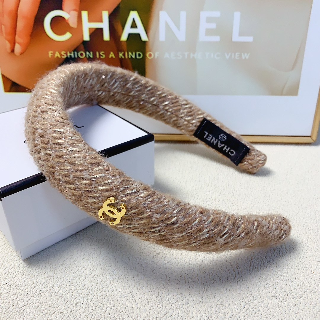 NO:285174,45 Chanel Xiaoxiang Chanel hairband woolen logo light luxury style hairband temperament versatile little fairy must-apply single product full of celebrity style ~ treasure style closed eyes recommended (single) hairpins, hairpins, chanel, hairpins1986090945 chanel小香 chanel发箍 毛呢logo轻奢风发箍气质百搭小仙女必入单品名媛风十足～宝藏款 闭眼入推荐款（单个）发夹,发夹,chanel,hairpins,accessory
