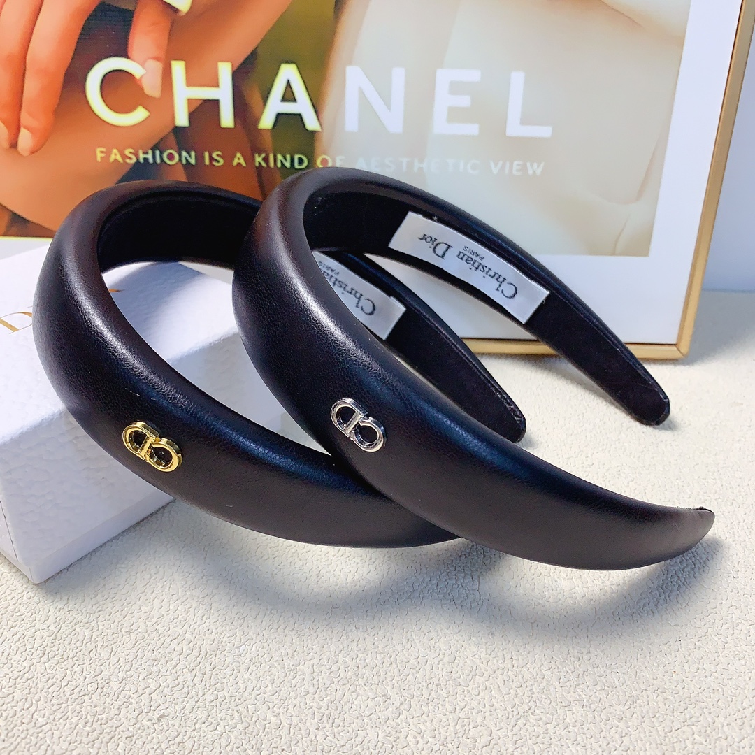 NO:285177,45 Dior Dior hairband Sheepskin simple logo light luxury style hairband temperament versatile little fairy must-enter single product full of celebrity style ~ treasure style closed eyes recommended (single) hairpins, hairpins, dior, dior, sheepskin, hairpins1986090945 Dior迪奥 Dior发箍 羊皮简约logo轻奢风发箍气质百搭小仙女必入单品名媛风十足～宝藏款 闭眼入推荐款（单个）发夹,发夹,dior,dior,sheepskin,hairpins,accessory