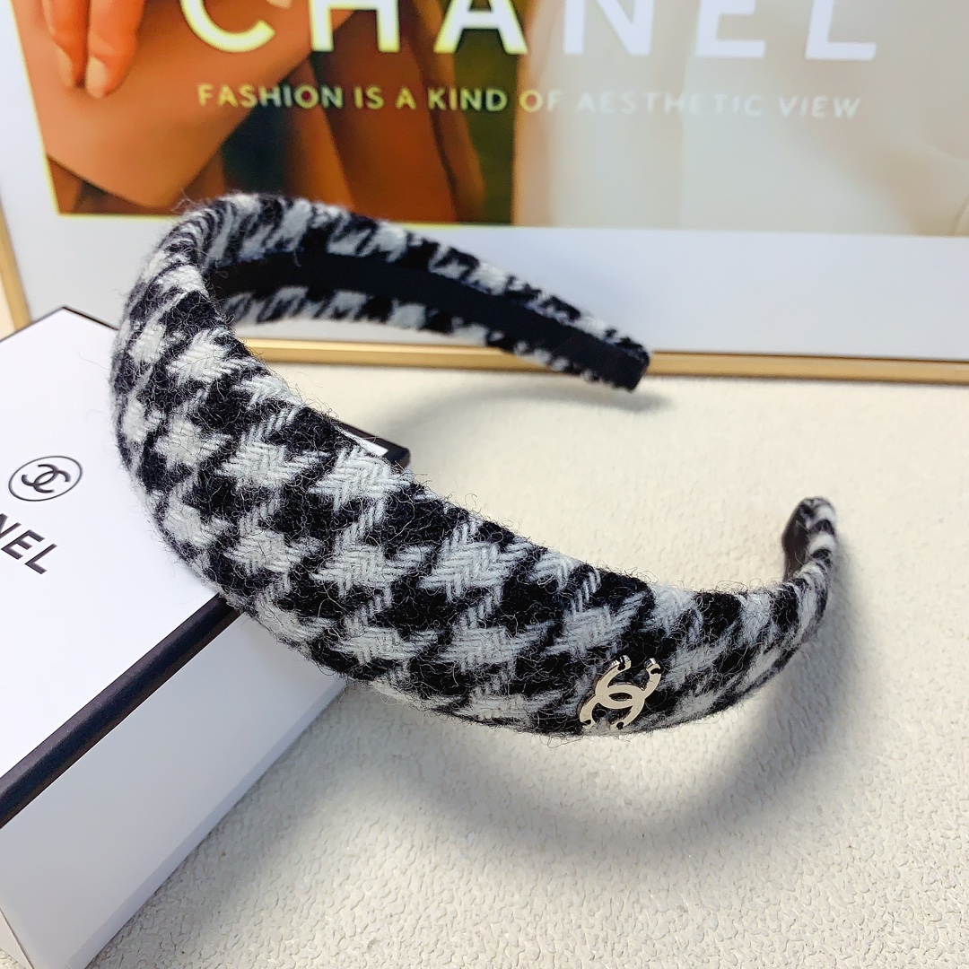  chanel小香
chanel发箍
官网同款🔥千鸟格100％羊毛高端轻奢风发箍气质百搭小仙女必入单品名