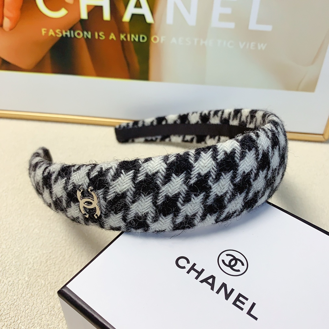  chanel小香
chanel发箍
官网同款🔥千鸟格100％羊毛高端轻奢风发箍气质百搭小仙女必入单品名