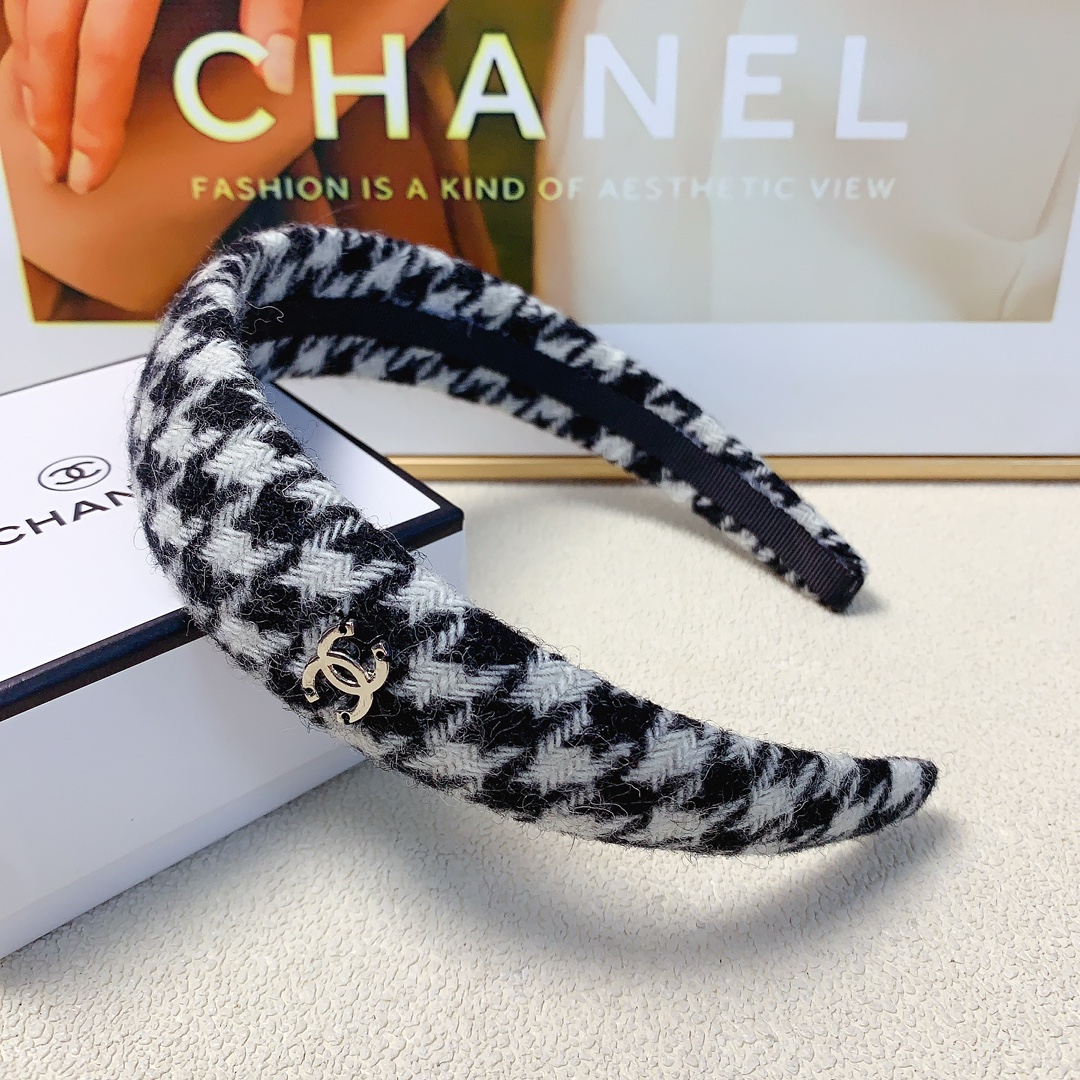  chanel小香
chanel发箍
官网同款🔥千鸟格100％羊毛高端轻奢风发箍气质百搭小仙女必入单品名