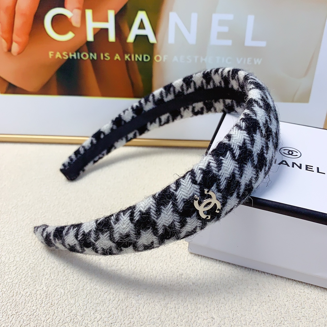  chanel小香
chanel发箍
官网同款🔥千鸟格100％羊毛高端轻奢风发箍气质百搭小仙女必入单品名