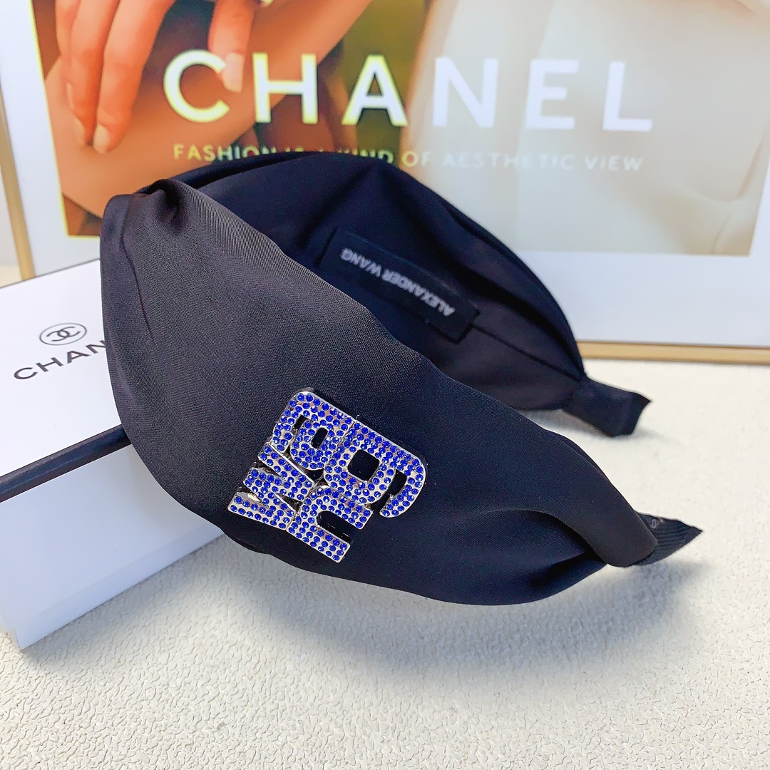 NO:285304,45 Alexanderwang wang headband color diamond logo headband European and American fashion headband daily exquisite items Simple and fashionable temperament versatile little fairy must-in item Treasure style Close eyes recommended (single) hairpin, hairpin, alexander wang, hairpins1986090945 Alexanderwang亚历山大王 wang发箍 彩钻logo发箍 欧美时尚发箍 日常精致小单品 简约时尚气质百搭小仙女必入单品 宝藏款 闭眼入推荐款（单个）发夹,发夹,alexander wang,hairpins,accessory