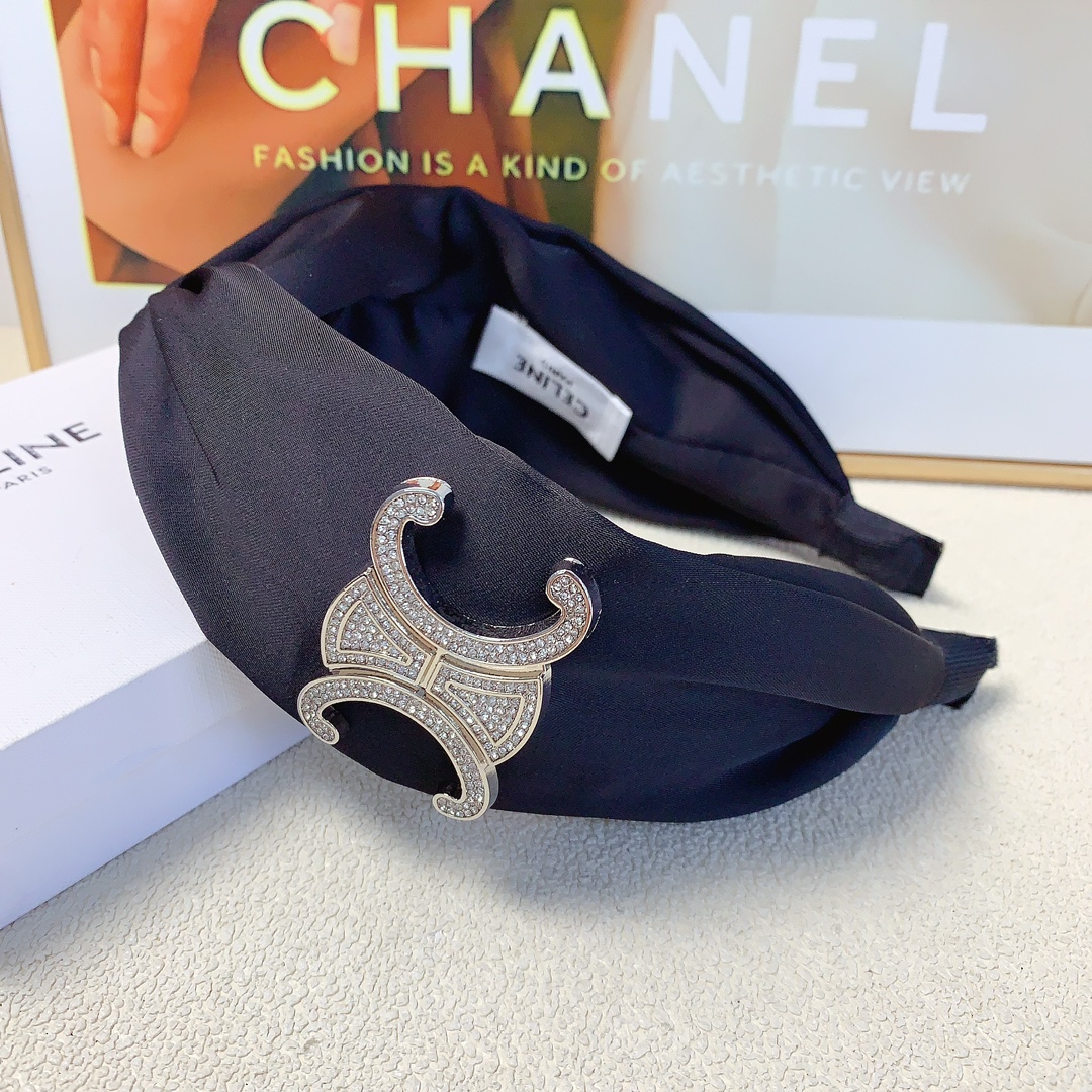 NO:285278,45 celine celine hairband Arc de Triomphe full diamond logo light luxury style hairband daily exquisite items, versatile temperament and versatile little fairy must-have items, full of celebrity style ~ treasure style, closed eyes recommended style (single) hairpins, hairpins, celine, celine, hairpins1986090945 celine赛琳 celine发箍 凯旋门满钻logo轻奢风发箍日常精致小单品 气质百搭小仙女必入单品 名媛风十足～宝藏款 闭眼入推荐款（单个）发夹,发夹,celine,celine,hairpins,accessory