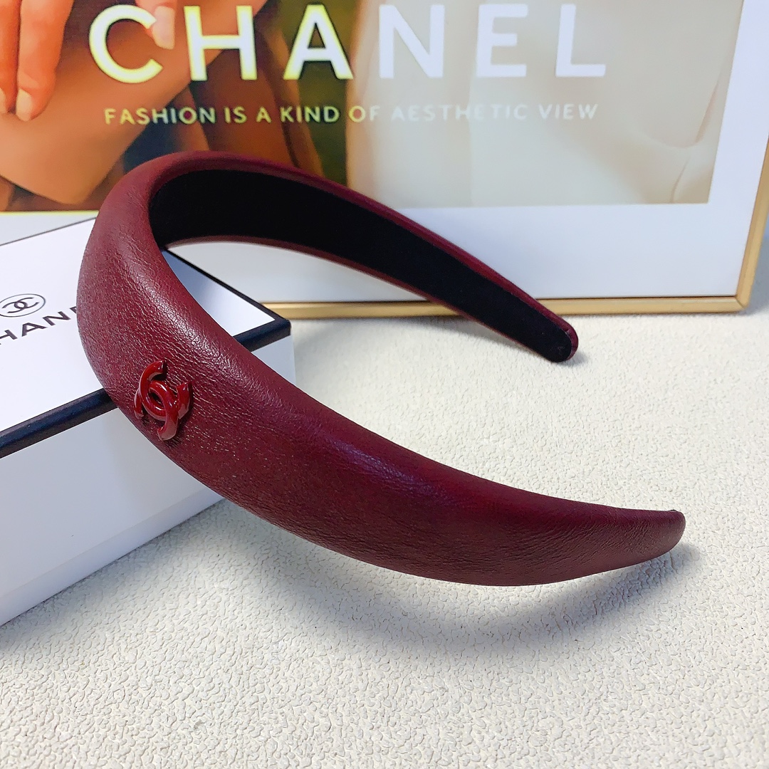 NO:285281,45 Chanel Xiaoxiang Chanel hairband Sheepskin logo light luxury style hairband temperament versatile little fairy must-enter single product full of celebrity style ~ treasure style closed eyes recommended (single) hairpins, hairpins, chanel, sheepskin, hairpins1986090945 chanel小香 chanel发箍 羊皮logo轻奢风发箍气质百搭小仙女必入单品名媛风十足～宝藏款 闭眼入推荐款（单个）发夹,发夹,chanel,sheepskin,hairpins,accessory