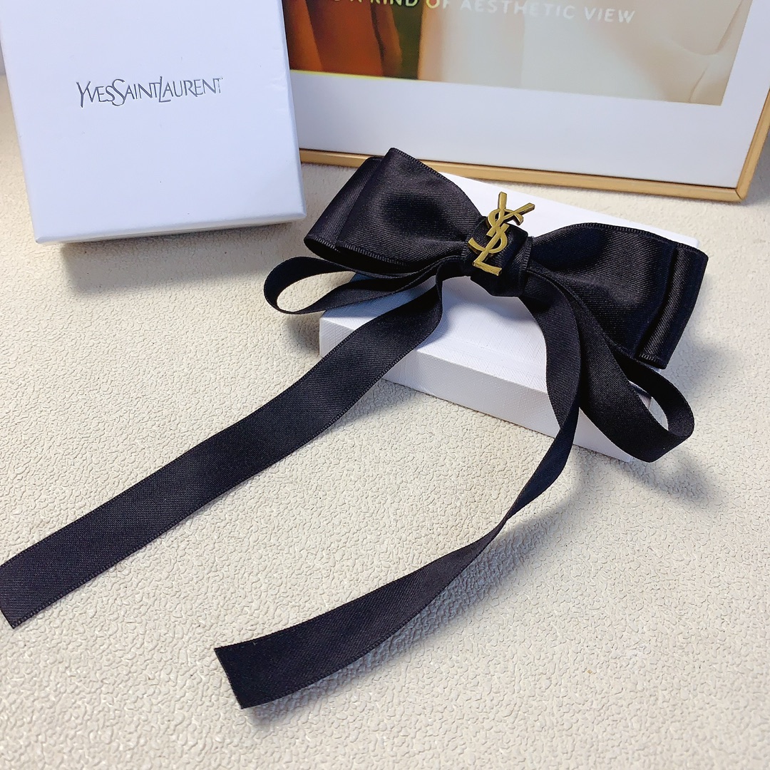 NO:285293,45 YSL Saint Laurent Poplar Hairpins New logo bow streamer hair clip spring clip Three-dimensional temperament Fashion and versatile little fairy must-in item Recommended style closed eyes (single) hair clips, hair clips, saint laurent, saint laurent, hairpins1986090945 YSL圣罗兰 杨树林发夹 新款logo蝴蝶结飘带发夹弹簧夹 版型立体气质时尚百搭小仙女必入单品 闭眼入推荐款（单个）发夹,发夹,saint laurent,saint laurent,hairpins,accessory