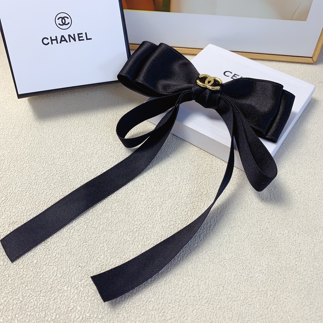 NO:285296,45 Chanel Xiaoxiang Chanel hairpin butterfly streamer logo hairpin spring clip daily exquisite items, temperament and versatile little fairy must-have items, full of celebrity style~ treasure style, recommended style for closed eyes (single hairpin, hairpin, chanel, hairpins1986090945 Chanel小香 Chanel发夹 蝴蝶飘带logo发夹弹簧夹 日常精致小单品 气质百搭小仙女必入单品 名媛风十足～宝藏款 闭眼入推荐款（单个发夹,发夹,chanel,hairpins,accessory