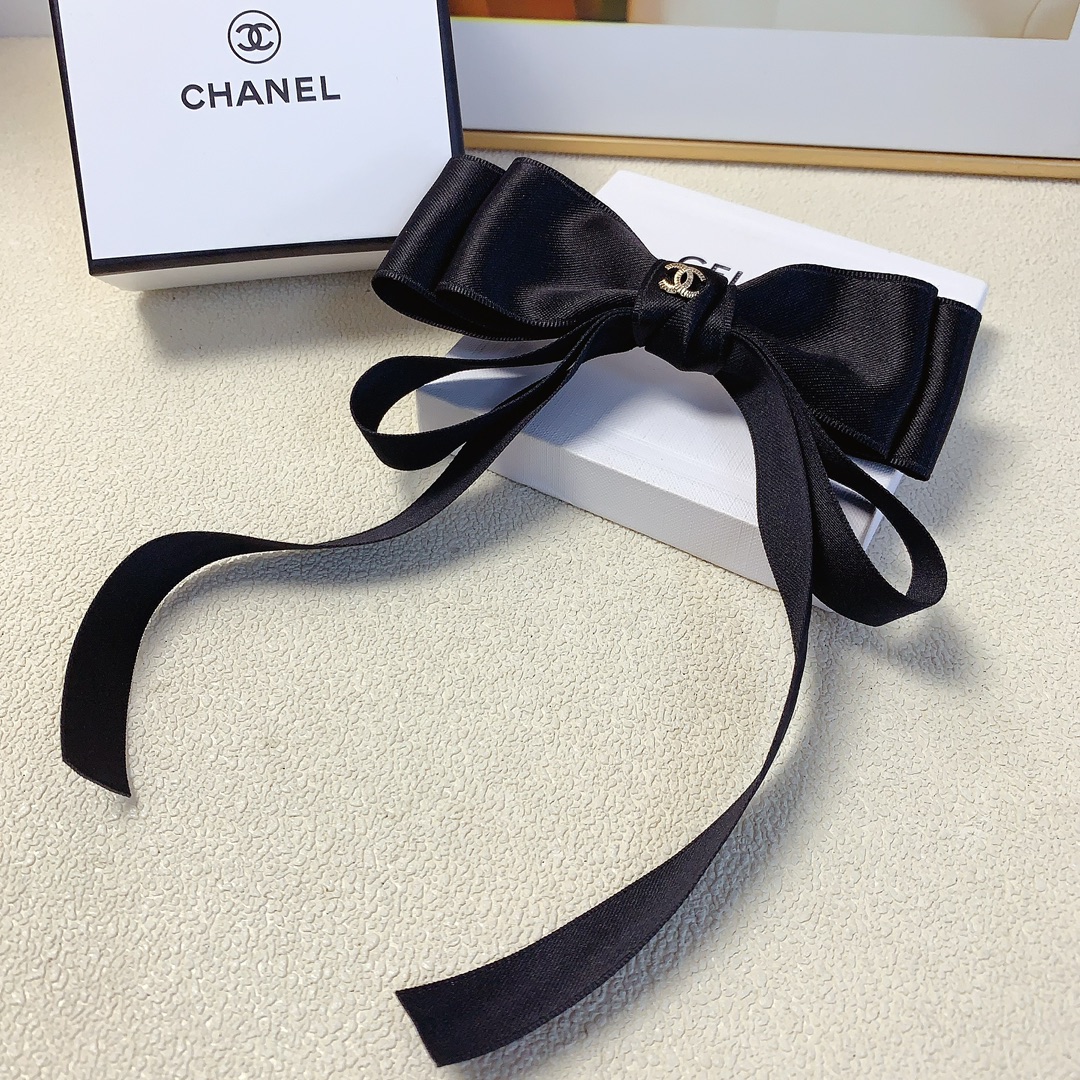 NO:285299,45 Chanel Xiaoxiang Chanel hairpin butterfly streamer logo hairpin spring clip daily exquisite items, temperament and versatile little fairy must-have items, full of celebrity style~ treasure style, closed eyes and recommended style (single) hairpin, hairpin, chanel, hairpins1986090945 Chanel小香 Chanel发夹 蝴蝶飘带logo发夹弹簧夹 日常精致小单品 气质百搭小仙女必入单品 名媛风十足～宝藏款 闭眼入推荐款（单个）发夹,发夹,chanel,hairpins,accessory