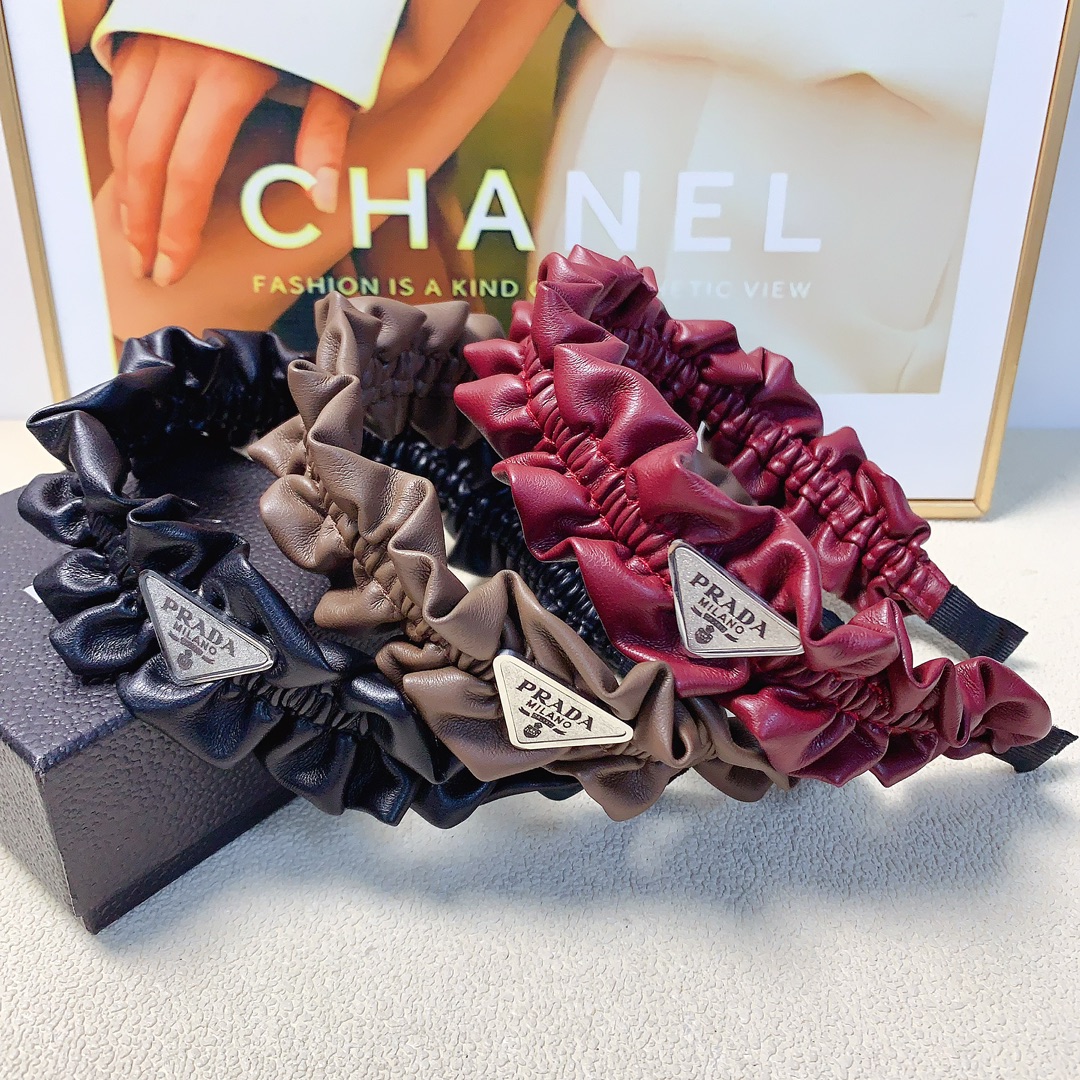 NO:285294,45 rada rada hairband sheepskin folds matte logo light luxury style hairband temperament versatile little fairy must-enter single product full of celebrity style ~ treasure style closed eyes recommended (single) hairpins, hairpins, prada, prada, sheepskin, hairpins1986090945 rada普拉达 rada发箍 羊皮褶皱磨砂logo轻奢风发箍气质百搭小仙女必入单品名媛风十足～宝藏款 闭眼入推荐款（单个）发夹,发夹,prada,prada,sheepskin,hairpins,accessory