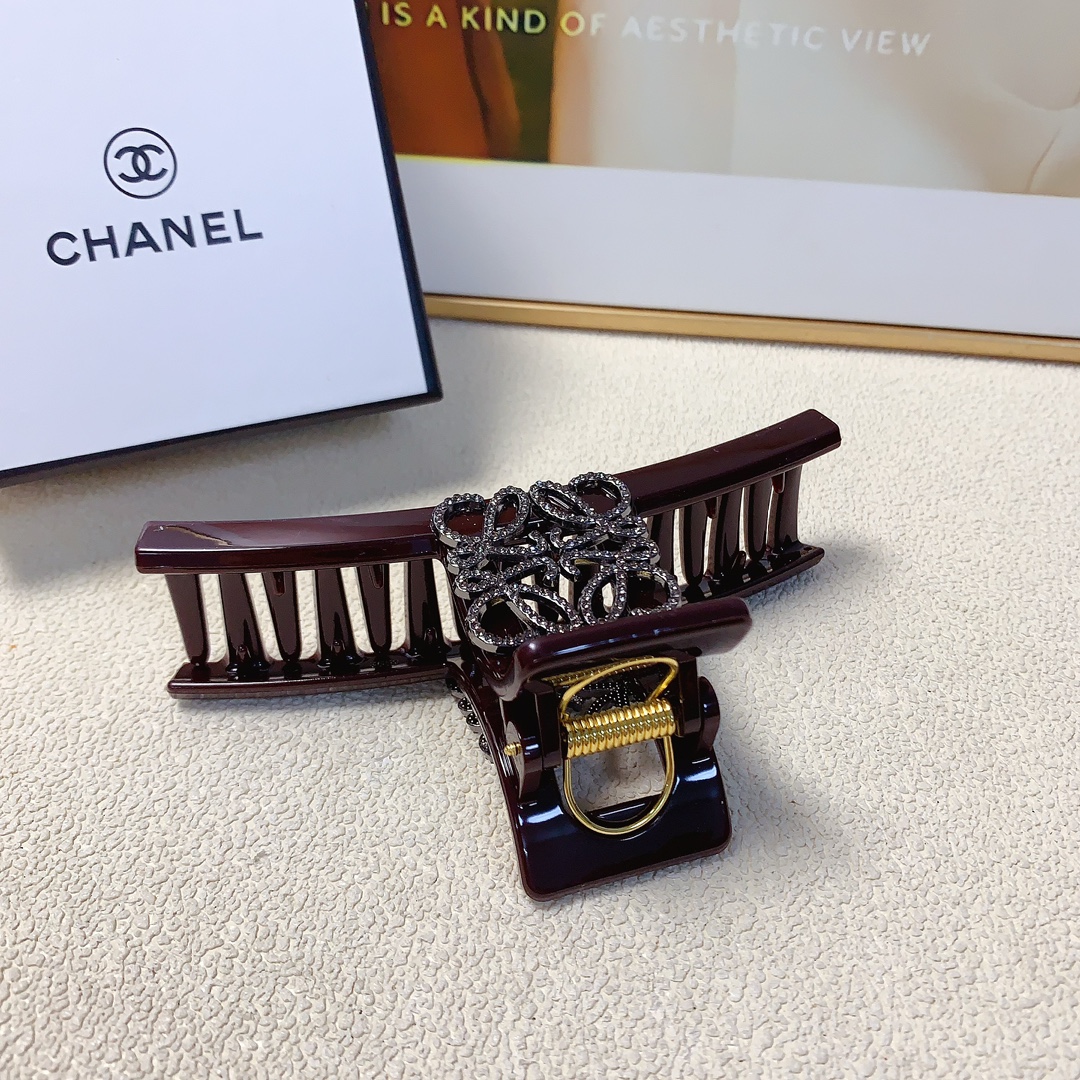 “Loewe Catcher: Fine Drill Logo Grabs in Big Piece” - 图片 6