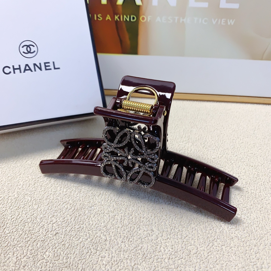 “Loewe Catcher: Fine Drill Logo Grabs in Big Piece” - 图片 3