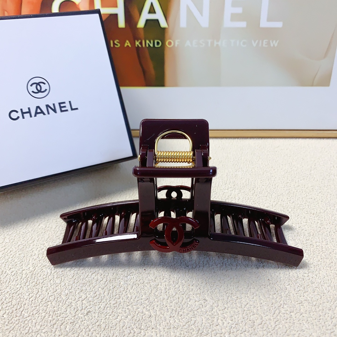 NO:285306,45 Chanel Xiaoxiang Chanel clip Angora red logo clip Angora versatile temperament Everyday exquisite items Little fairy must-have items Treasure model Closed eyes recommended (single hairband box) hairpins, hairpins, chanel, hairpins1986090945 chanel小香 chanel抓夹 安哥拉红logo抓夹 气质百搭 日常精致小单品 小仙女必入单品 宝藏款 闭眼入推荐款（单个配发箍盒）发夹,发夹,chanel,hairpins,accessory