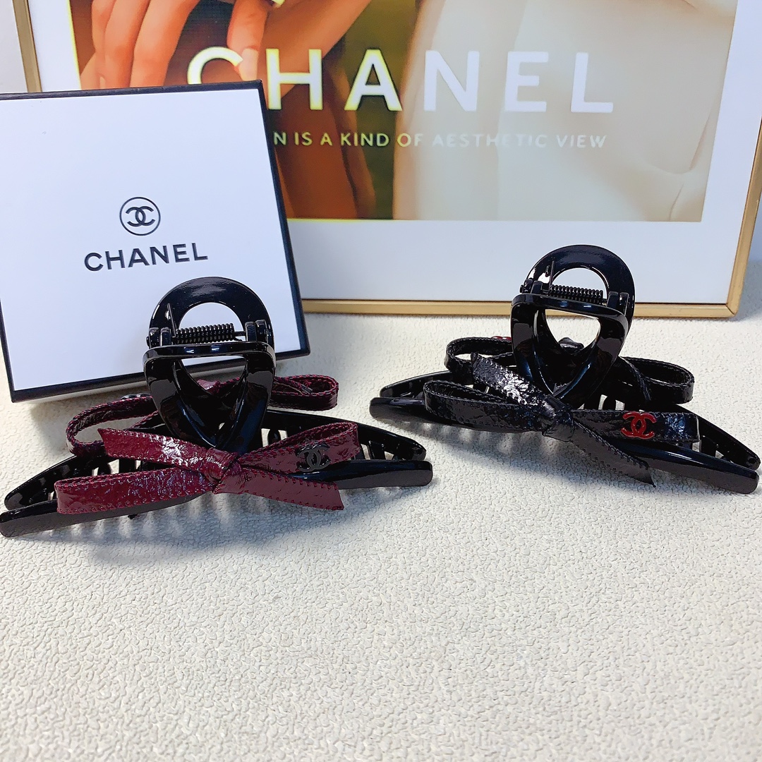 NO:285307,45 Chanel Xiaoxiang Chanel clip, bow logo clip, versatile temperament, daily exquisite items, must-have items for fairies, treasure style, recommended style for closed eyes (single hairband box)) hairpins, hairpins, chanel, hairpins1986090945 chanel小香 chanel抓夹 蝴蝶结logo抓夹 气质百搭 日常精致小单品 小仙女必入单品 宝藏款 闭眼入推荐款（单个配发箍盒））发夹,发夹,chanel,hairpins,accessory