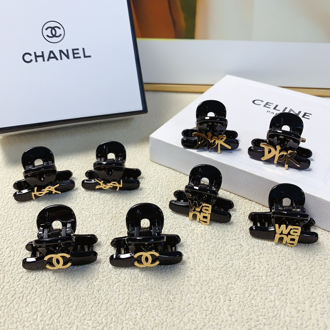 NO:285309,45 Chanel Xiaoxiang YSL Saint Laurent Dior wang King Titanium steel logo clip Korean version small edge clip Exquisite little fairy must-in-one item Treasure model Close eyes recommended (one pair) hairpin, hairpin, chanel, dior, dior, saint laurent, saint laurent, alexander wang, hairpins1986090945 Chanel小香 YSL圣罗兰 Dior迪奥 wang大王 钛钢logo抓夹韩版小边夹 精致小仙女必入单品 宝藏款 闭眼入推荐款（一对）发夹,发夹,chanel,dior,dior,saint laurent,saint laurent,alexander wang,hairpins,accessory
