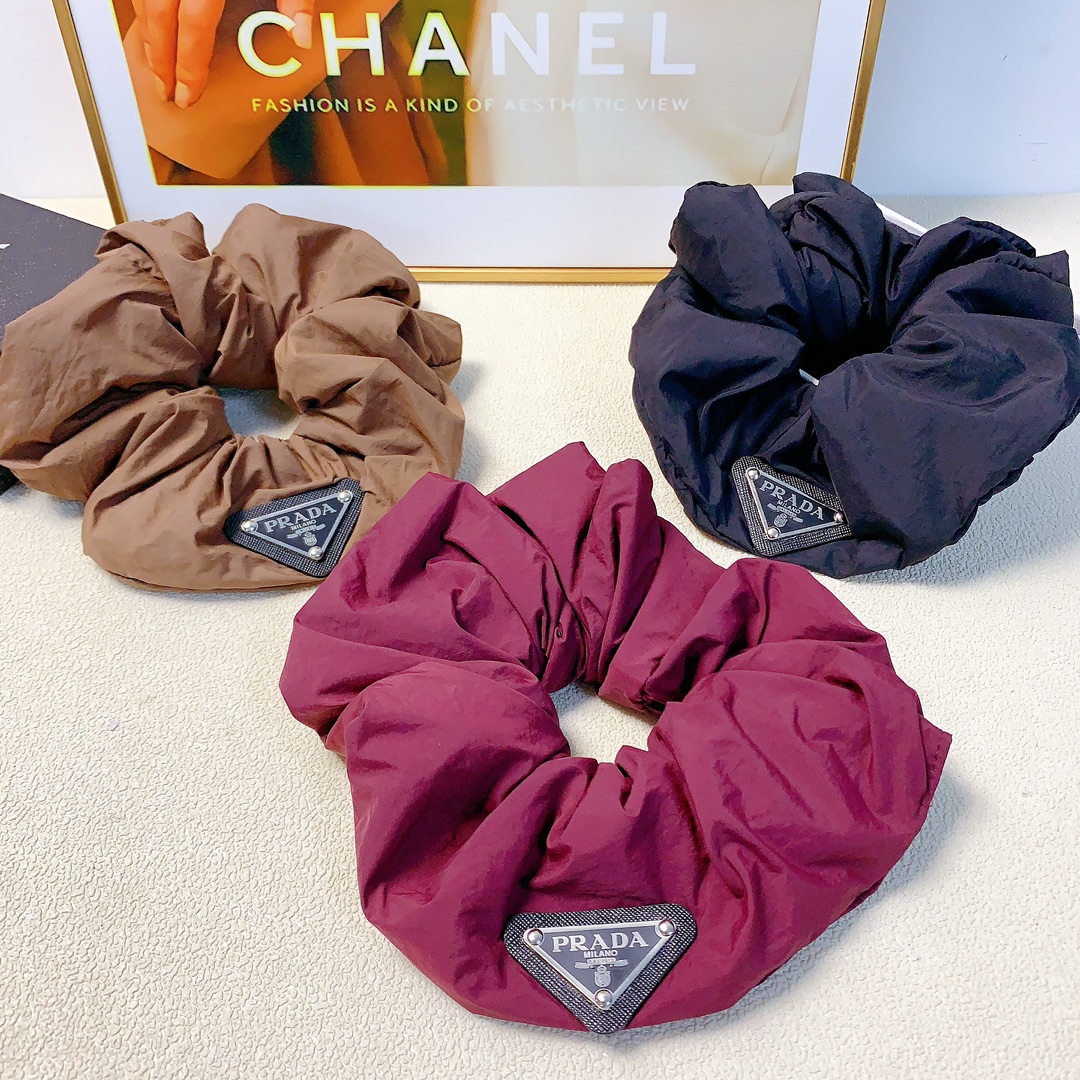 NO:285319,40 rada rada rubber band Triangle brand rubber band large intestine ring hair ring Daily exquisite items Temperament versatile little fairy must-have items Treasure style Close eyes recommended (single) hairpin, hairpin, prada, prada, hairpins1986090940 rada普拉达 rada皮筋 三角牌皮筋大肠圈发圈 日常精致小单品 气质百搭小仙女必入单品 宝藏款 闭眼入推荐款（单个）发夹,发夹,prada,prada,hairpins,accessory