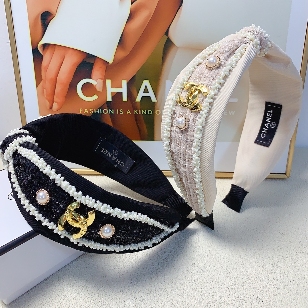 NO:300389,45 Chanel Xiaoxiang Chanel hairband Pearl side logo light luxury style hairband Daily exquisite items All-match temperament and versatile little fairy must-have items Full of celebrity style ~ Treasure style Close eyes Recommended style (single) hairpins, hairpins, chanel, hairpins1986090945 Chanel小香 Chanel发箍 珍珠边logo轻奢风发箍 日常精致小单品 气质百搭小仙女必入单品 名媛风十足～宝藏款 闭眼入推荐款（单个）发夹,发夹,chanel,hairpins,accessory