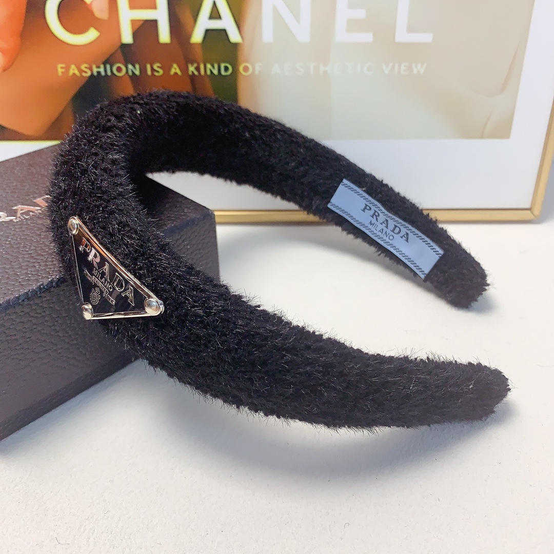 NO:300391,45 rada rada hairband wool simple logo light luxury style hairband temperament versatile little fairy must-enter single product full of celebrity style ~ treasure style closed eyes recommended (single) hairpins, hairpins, prada, prada, hairpins1986090945 rada普拉达 rada发箍 毛呢简约logo轻奢风发箍气质百搭小仙女必入单品名媛风十足～宝藏款 闭眼入推荐款（单个）发夹,发夹,prada,prada,hairpins,accessory