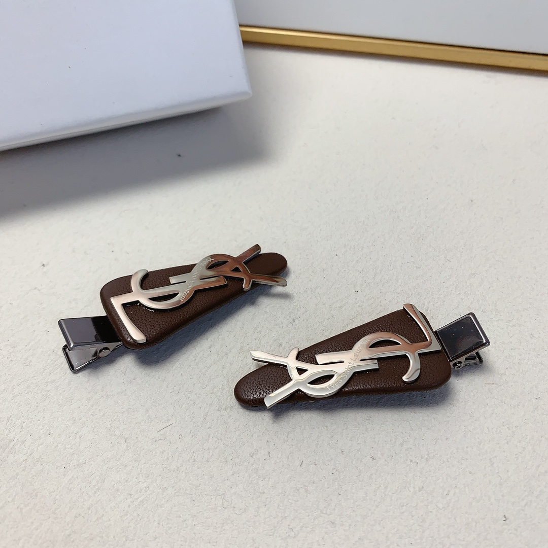 Luxurious Yangwood Hairpin by YSL Saint Roland in Lamb-Skin Titanium - 图片 8