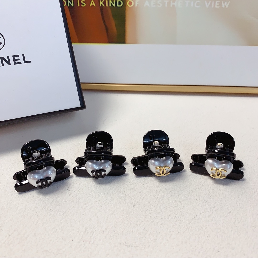 NO:300984,45 Chanel Xiaoxiang Chanel Hairpins Mini Pearl Logo Clip Korean Style Small Edge Clip Exquisite Fairy Must-in-One Treasure Style Recommended Styles (Pair of) Hairpins, Hairpins1986090945 chanel小香 chanel发夹 迷你珍珠logo抓夹韩版小边夹 精致小仙女必入单品 宝藏款 闭眼入推荐款（一对）发夹,发夹,chanel,hairpins,accessory