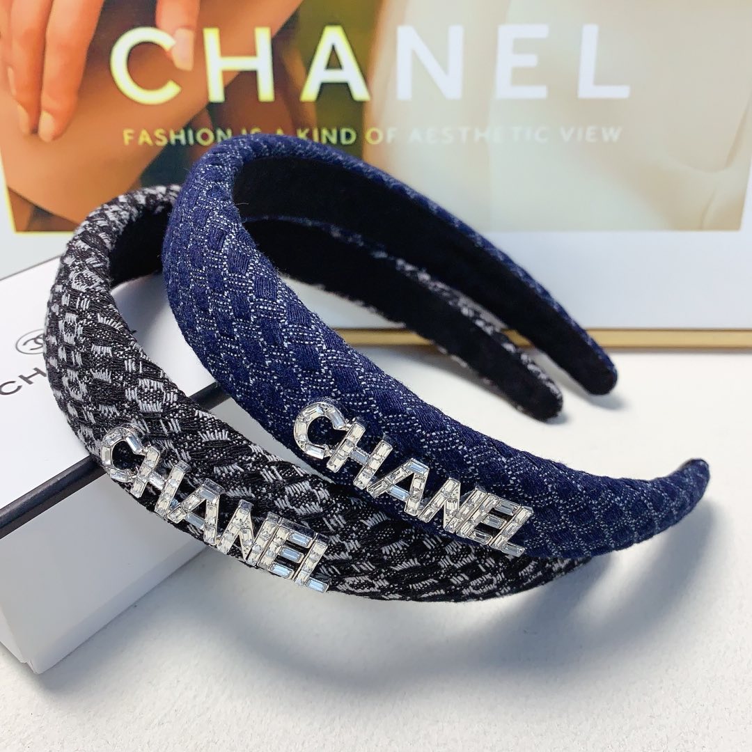 NO:300382,45 Chanel Xiaoxiang Chanel hairband Czech diamond logo European and American fashion hairband temperament versatile little fairy must-enter single product full of celebrity style ~ treasure style closed eyes recommended (single) hairpins, hairpins, chanel, hairpins1986090945 chanel小香 chanel发箍 捷克钻logo欧美时尚风发箍气质百搭小仙女必入单品名媛风十足～宝藏款 闭眼入推荐款（单个）发夹,发夹,chanel,hairpins,accessory