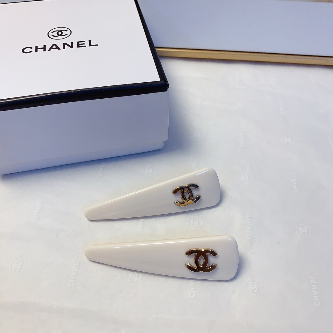 NO:300496,45 Chanel Xiaoxiang Chanel Hairpins Acrylic logo edge clip bang clip press clip daily exquisite small items, temperament versatile little fairy must-have items Treasure style Close eyes recommended (one pair) hairpins, hairpins, chanel, hairpins1986090945 chanel小香 chanel发夹 亚克力logo边夹刘海夹压夹日常精致小单品 气质百搭小仙女必入单品 宝藏款 闭眼入推荐款（一对）发夹,发夹,chanel,hairpins,accessory