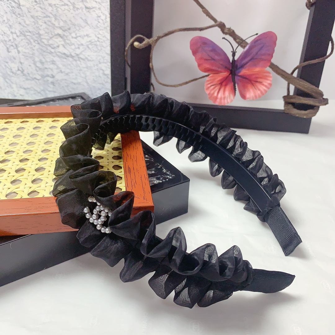 NO:300656,45 Chanel Xiaoxiang Chanel hairband Ogensha logo light luxury style hairband temperament versatile little fairy must-enter single product full of celebrity style ~ treasure style closed eyes recommended (single) hairpins, hairpins, chanel, hairpins1986090945 chanel小香 chanel发箍 欧根纱 logo轻奢风发箍气质百搭小仙女必入单品名媛风十足～宝藏款 闭眼入推荐款（单个）发夹,发夹,chanel,hairpins,accessory