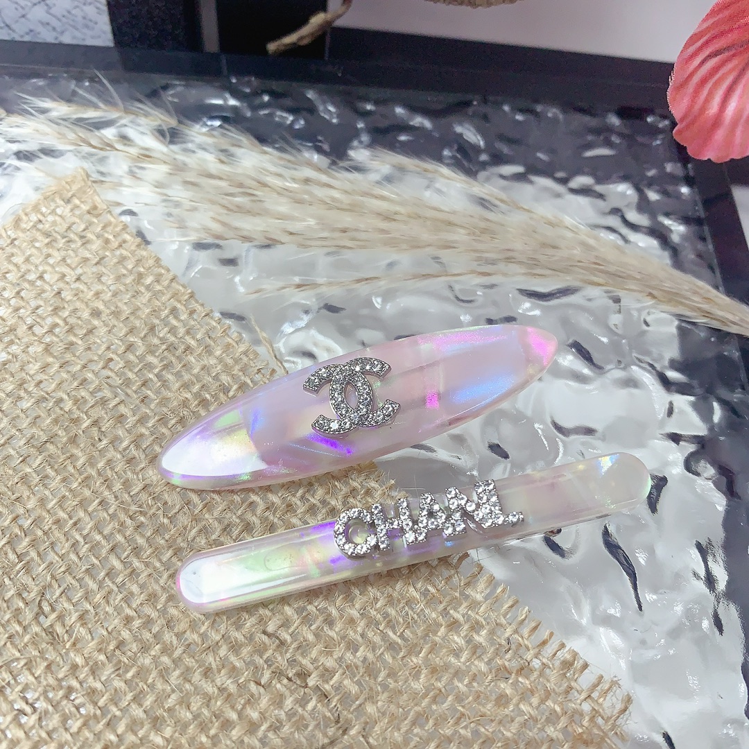 NO:300684,50 Chanel Xiaoxiang Chanel Hairpins Acrylic A B style logo edge clip bang clip press clip daily exquisite small items, temperament versatile little fairy must-have items Treasure model Close eyes recommended (one pair) hairpins, hairpins, chanel, hairpins1986090950 chanel小香 chanel发夹 亚克力A B款 logo边夹刘海夹压夹日常精致小单品 气质百搭小仙女必入单品 宝藏款 闭眼入推荐款（一对）发夹,发夹,chanel,hairpins,accessory