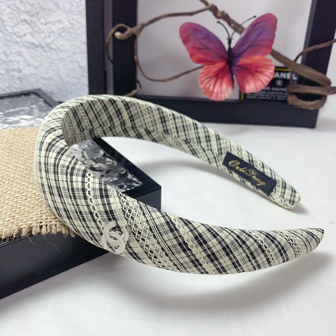 NO:300676,45 Chanel Xiaoxiang Chanel hairband Simple Rays plaid luxury style hairband temperament versatile little fairy must-enter single product full of celebrity style ~ treasure style closed eyes recommended (single) hairpins, hairpins, chanel, hairpins1986090945 chanel小香 chanel发箍 简约 雷丝格纹 奢风发箍气质百搭小仙女必入单品名媛风十足～宝藏款 闭眼入推荐款（单个）发夹,发夹,chanel,hairpins,accessory