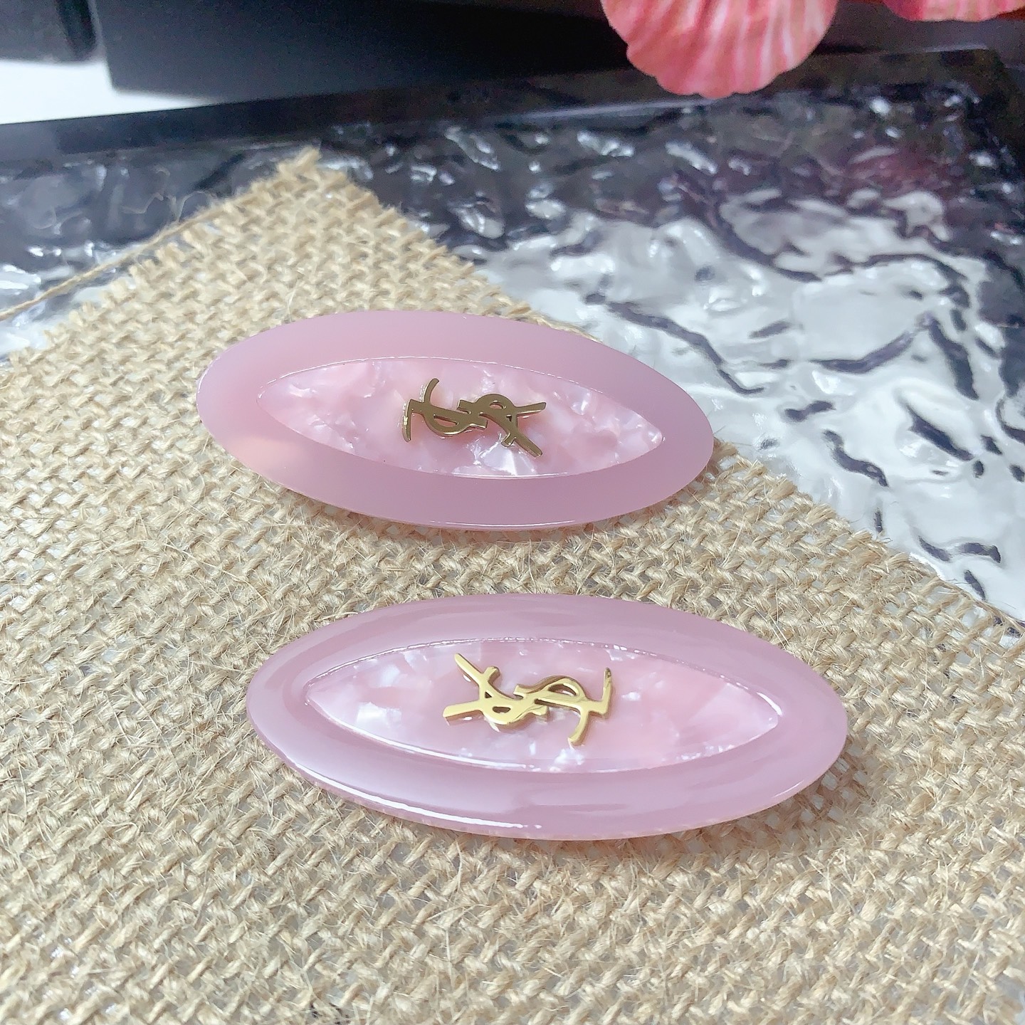 “Unique Yangwood Hairpin in Series 110 YSL St. Roland Collection” - 图片 2