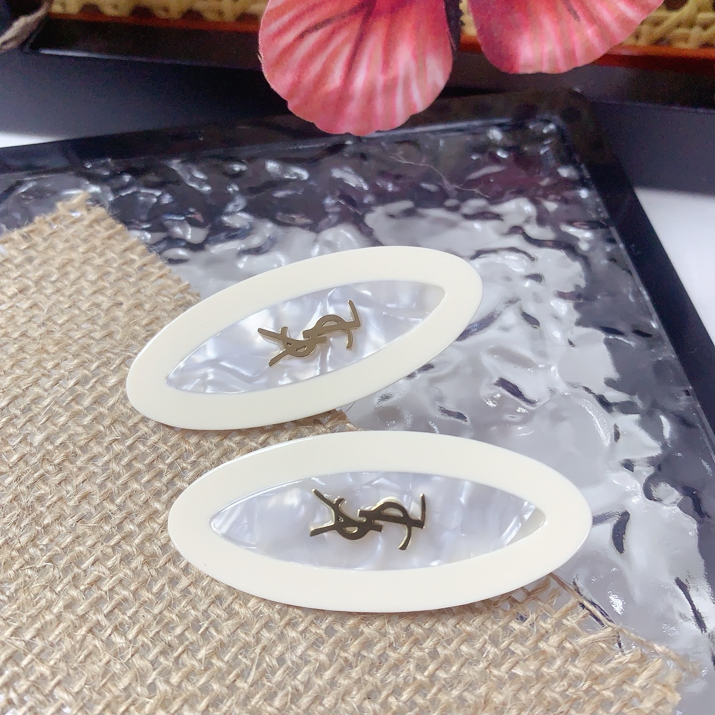 “Unique Yangwood Hairpin in Series 110 YSL St. Roland Collection” - 图片 3