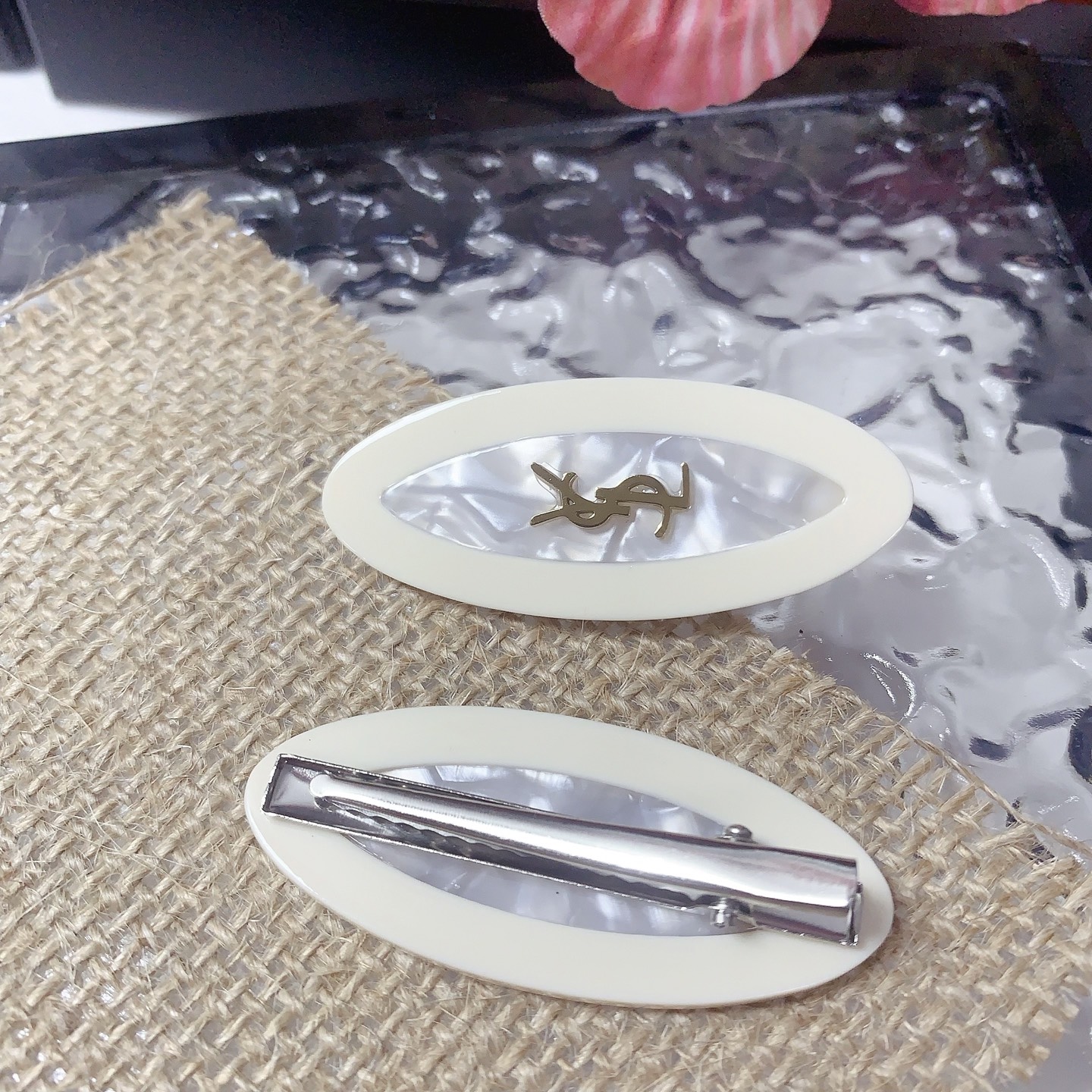 “Unique Yangwood Hairpin in Series 110 YSL St. Roland Collection” - 图片 5