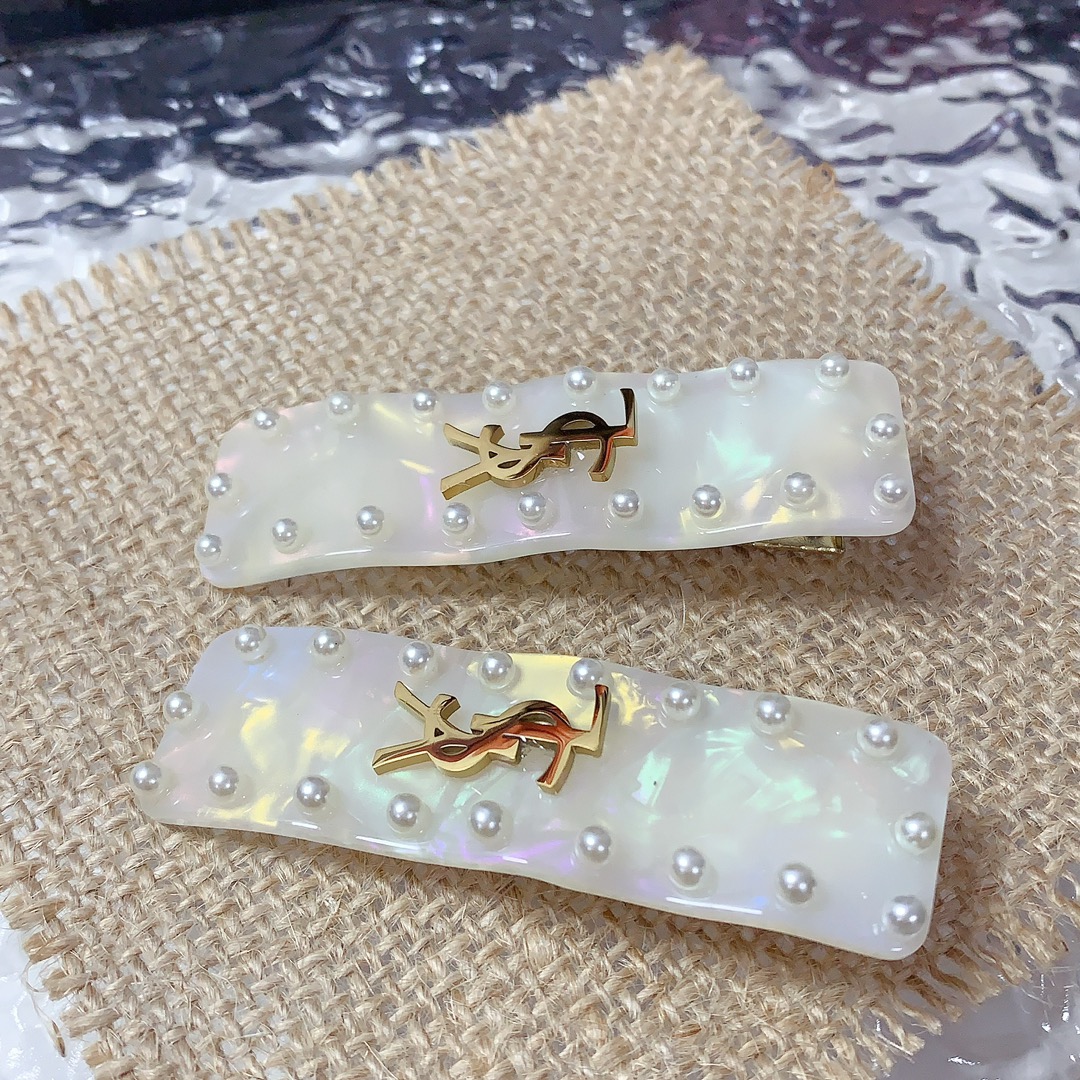 NO:300807,50 YSL Saint Laurent YSL press clip acrylic bead edge logo clip bang clip press clip daily exquisite small items Temperament versatile little fairy must-have items Treasure model Close eyes recommended (one pair) hair clip, hair clip, saint laurent, saint laurent, hairpins1986090950 YSL圣罗兰 YSL压夹 亚克力 订珠边 logo边夹刘海夹压夹日常精致小单品 气质百搭小仙女必入单品 宝藏款 闭眼入推荐款（一对）发夹,发夹,saint laurent,saint laurent,hairpins,accessory