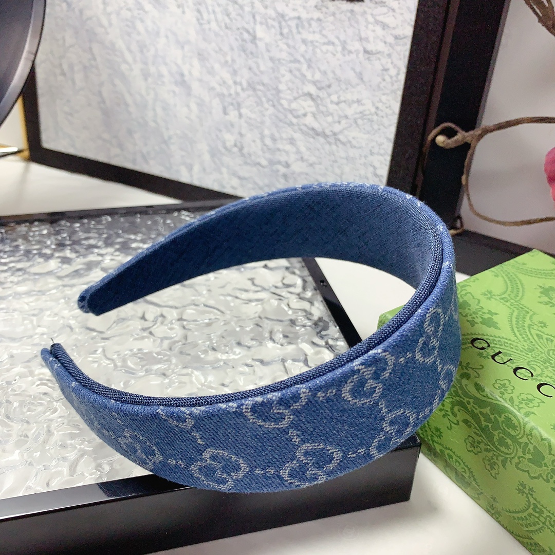 NO:300843,45 Gucci Gucci hairband Classic presbyterian logo light luxury style hairband temperament versatile little fairy must-apply single product full of celebrity style ~ treasure style closed eyes recommended (single) hairpins, hairpins, gucci, gucci, gucci, hairpins1986090945 Gucci古驰 Gucci发箍 经典老花logo轻奢风发箍气质百搭小仙女必入单品名媛风十足～宝藏款 闭眼入推荐款（单个）发夹,发夹,gucci,gucci,hairpins,accessory