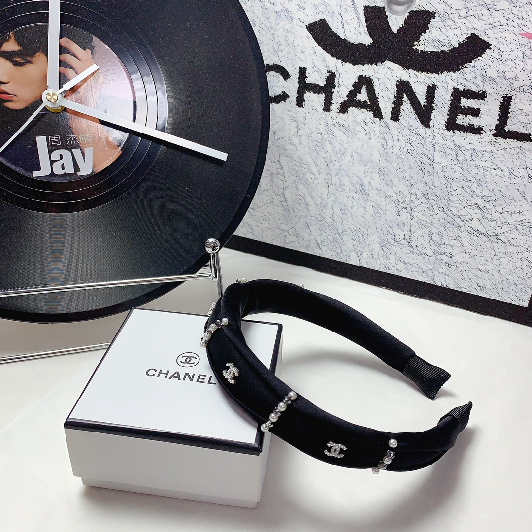 NO:300823,50 Chanel Xiaoxiang Chanel hairband heavy logo light luxury style hairband temperament versatile little fairy must-enter single product full of celebrity style ~ treasure style closed eyes recommended (single) hairpins, hairpins, chanel, hairpins1986090950 chanel小香 chanel发箍 重logo轻奢风发箍气质百搭小仙女必入单品名媛风十足～宝藏款 闭眼入推荐款（单个）发夹,发夹,chanel,hairpins,accessory