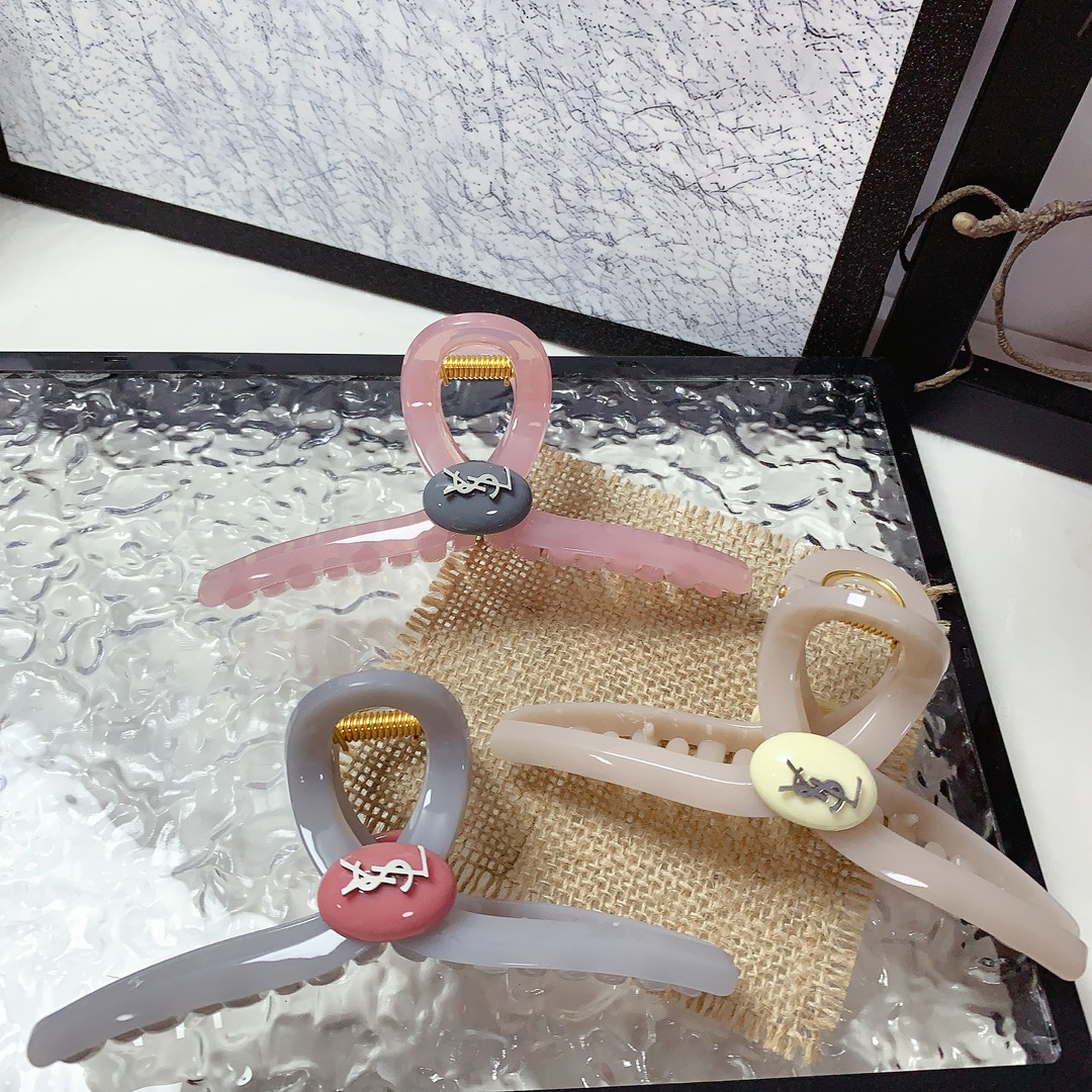 Fashion Statement: 99 YSL St. Roland Hairpin Collection and Achillelogo’s Tweed Treasures - 图片 4