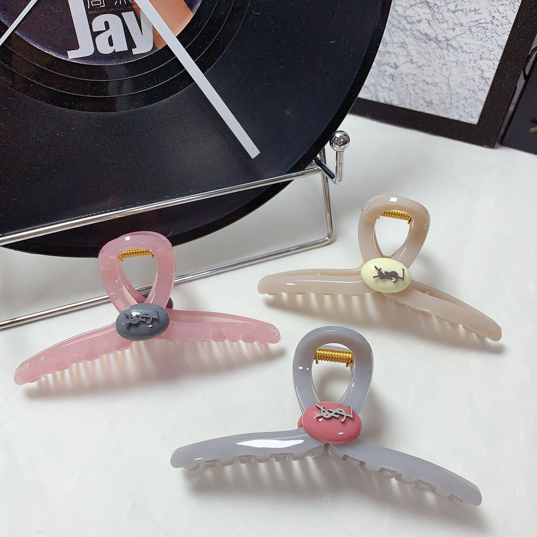 Fashion Statement: 99 YSL St. Roland Hairpin Collection and Achillelogo’s Tweed Treasures - 图片 6