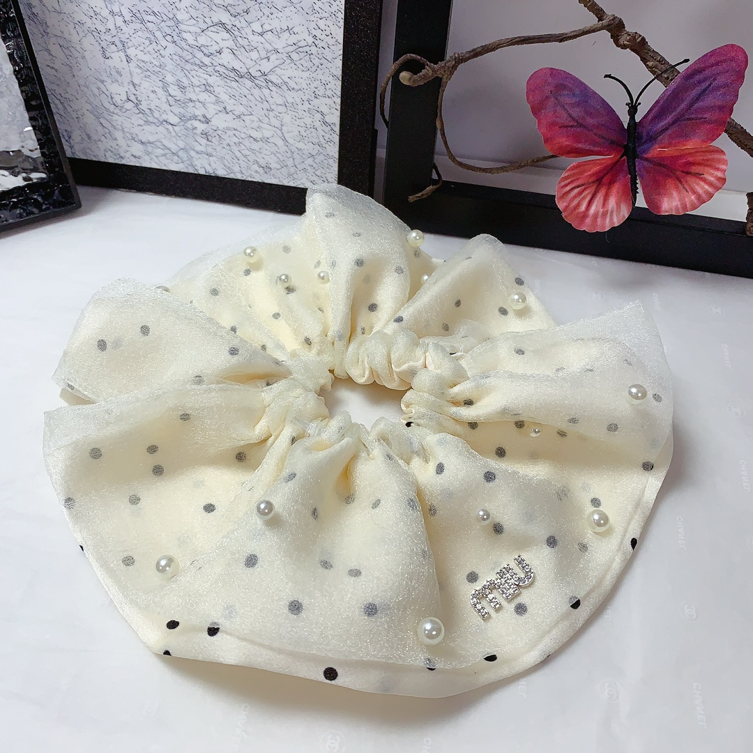 99 Miu Miu. Miu Miu Circle The beads, the laces, the corsets, the corsets, the intestines