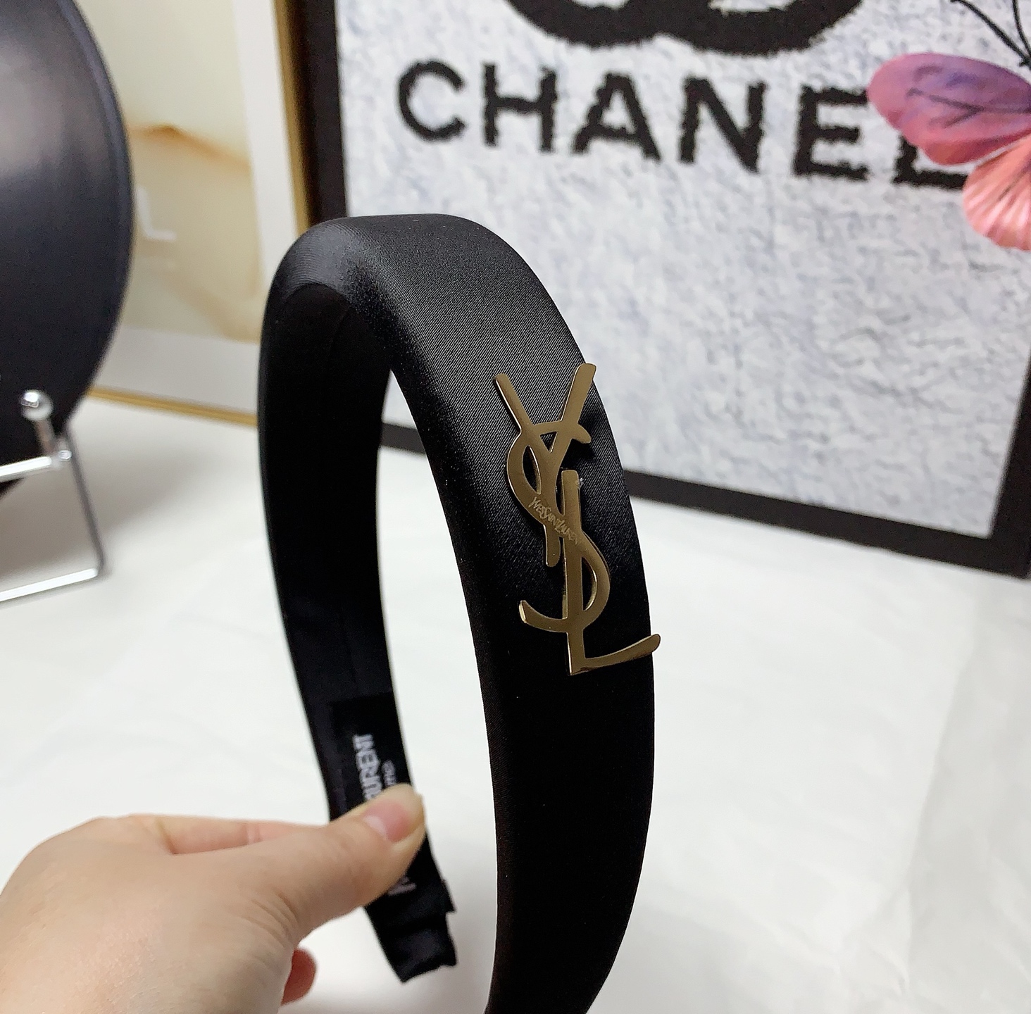 NO:300972,45 YSL Saint Laurent Poplar Hairband Titanium Steel Logo Light luxury style Hairband Temperament versatile Little Fairy Must-Entertain single product with celebrity style ~ Treasure style Close eyes Recommended (single) hairpins, hairpins, saint laurent, saint laurent, hairpins1986090945 YSL圣罗兰 杨树林发箍 钛钢 logo轻奢风发箍气质百搭小仙女必入单品名媛风十足～宝藏款 闭眼入推荐款（单个）发夹,发夹,saint laurent,saint laurent,hairpins,accessory