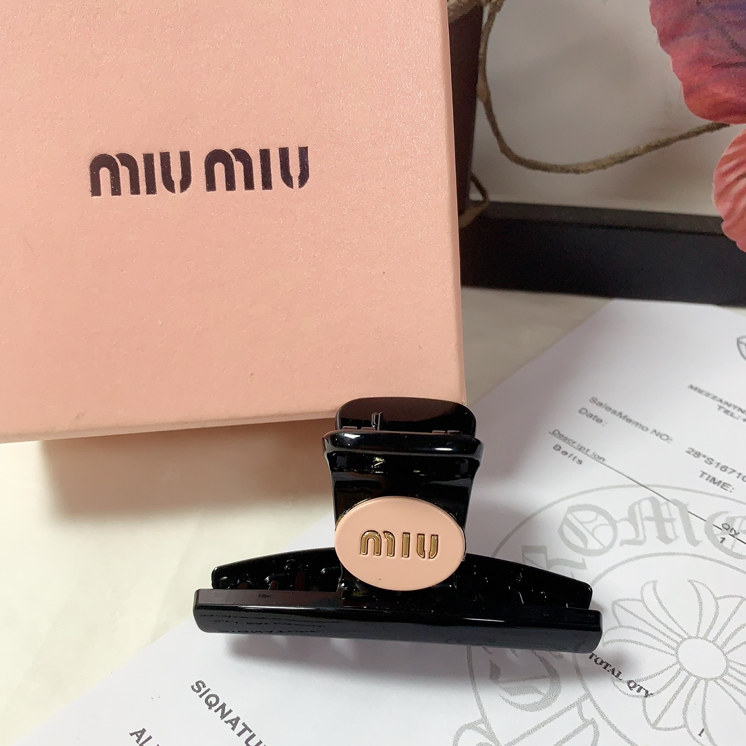 miumiu Miu Miu, pinza para el pelo con logo de moda, tamaño mediano, pinza de cola, elegante y versátil, pequeño acceso…