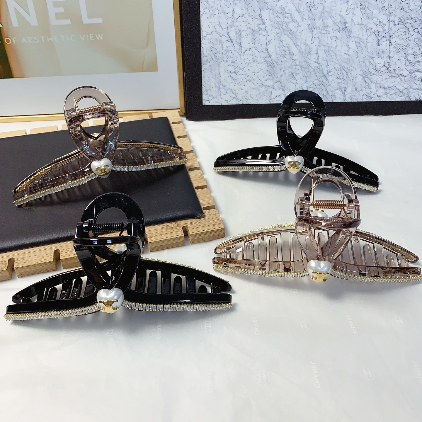 chanel小香 celine赛琳 捷克钻珍珠钛钢logo抓夹 气质百搭 日常精致小单品 小仙女必入单品 宝藏款 闭眼入🥰推荐款（单个配发箍盒）