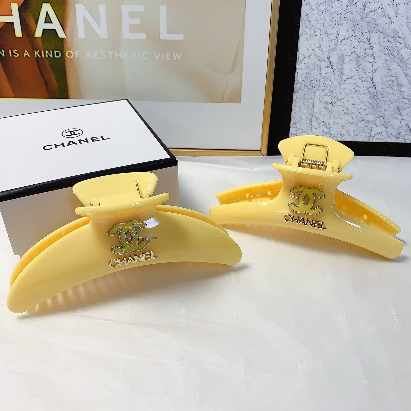 Chanel pequeño Chanel pinza de pelo Chanel pinza de logo de acrílico de colores, elegante y versátil, pequeño accesorio…
