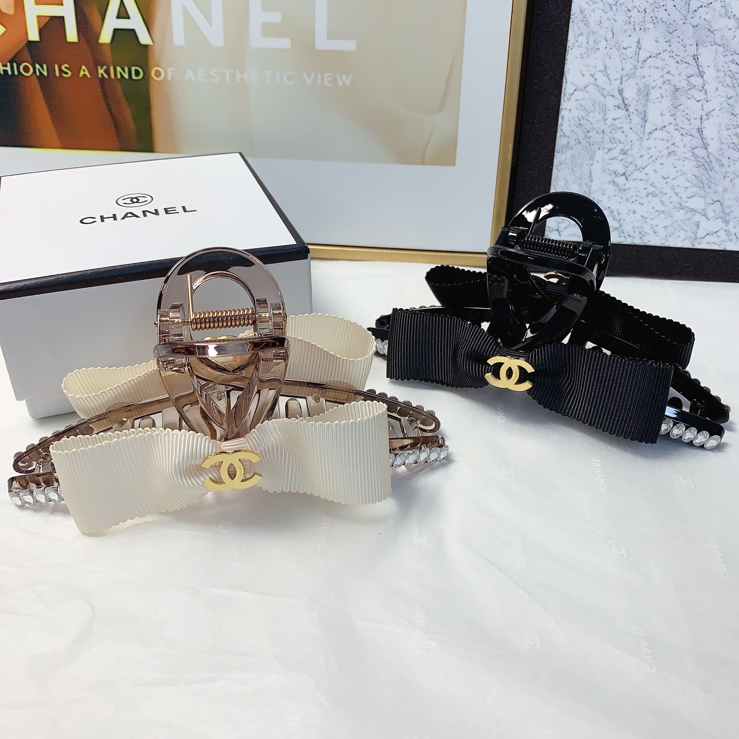 Chanel pequeño Chanel pinza Chanel pinza de logo de acero de titanio con cristales checos de alta calidad, elegante y v…
