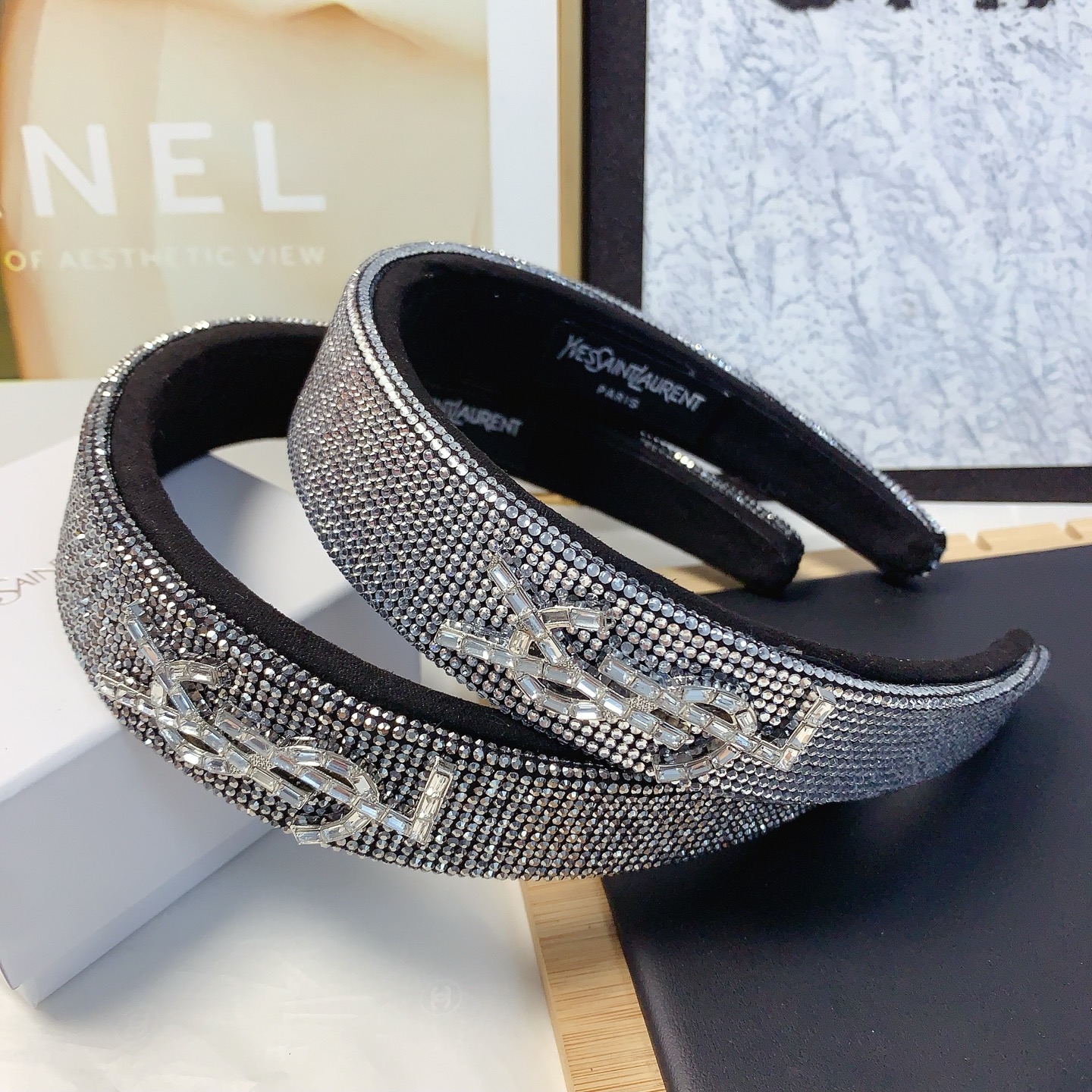 NO:301633,YSL Saint Laurent Poplar Hairband Full Diamond Czech diamond logo Light luxury style hairband temperament versatile little fairy must-apply single product full of celebrity style ~ treasure style recommended model closed eyes (single 50 hairpins, hairpins, saint laurent, saint laurent, hairpins19860909YSL圣罗兰 杨树林发箍 满钻捷克钻logo轻奢风发箍气质百搭小仙女必入单品名媛风十足～宝藏款 闭眼入推荐款（单个50发夹,发夹,saint laurent,saint laurent,hairpins,accessory