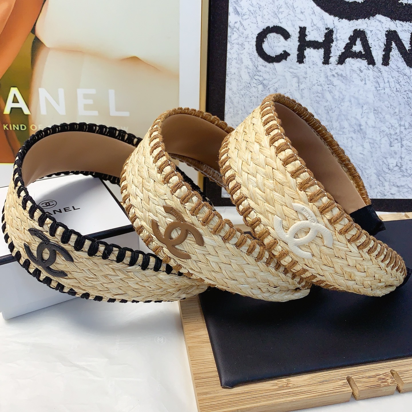 NO:301636,Chanel Xiaoxiang Chanel hairband woven Lafite turf leather logo light luxury style hairband temperament versatile little fairy must-enter single product full of celebrity style ~ treasure style closed eyes recommended style (single 50) hairpins, hairpins, chanel, hairpins19860909chanel小香 chanel发箍 编织拉菲草皮革logo轻奢风发箍气质百搭小仙女必入单品名媛风十足～宝藏款 闭眼入推荐款（单个50）发夹,发夹,chanel,hairpins,accessory