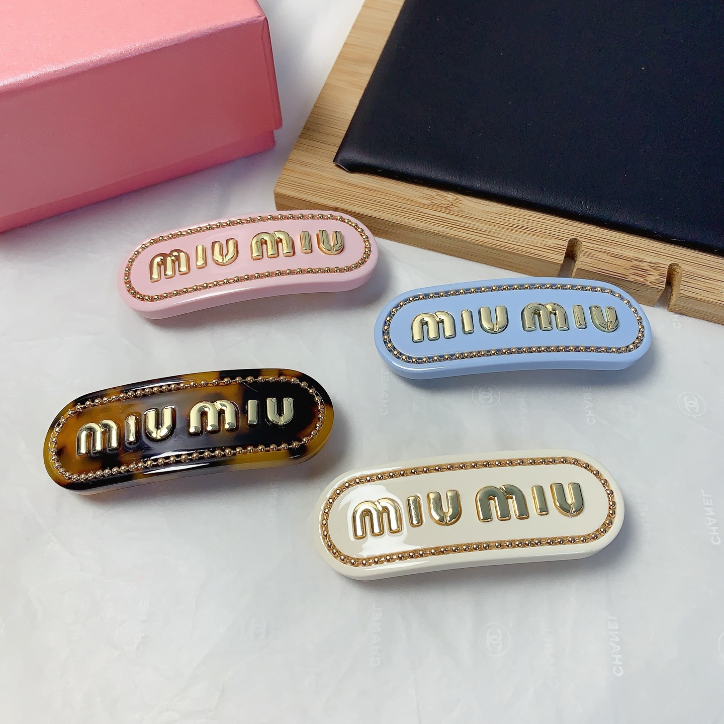 NO:301665,45 miumiu miumiu hairpin acetic acid spring clip edge clip bang clip press clip daily exquisite small items, temperament versatile little fairy must-have items Treasure model Closed eyes recommended (single) hairpin, hairpin, miumiu, hairpins1986090945 miumiu缪缪 miumiu发夹 醋酸弹簧夹边夹刘海夹压夹日常精致小单品 气质百搭小仙女必入单品 宝藏款 闭眼入推荐款（单个）发夹,发夹,miumiu,hairpins,accessory