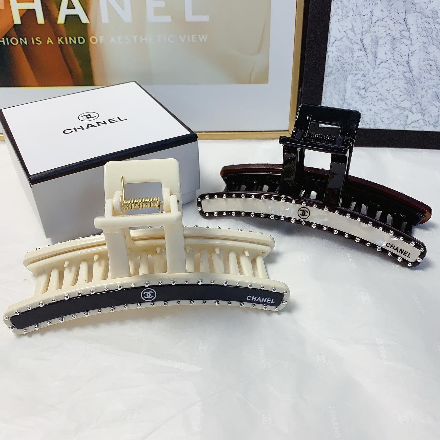 Chanel pequeño Chanel horquilla para el cabello, horquilla de agarre de acetato con remaches hecha a mano, trabajo pesa…