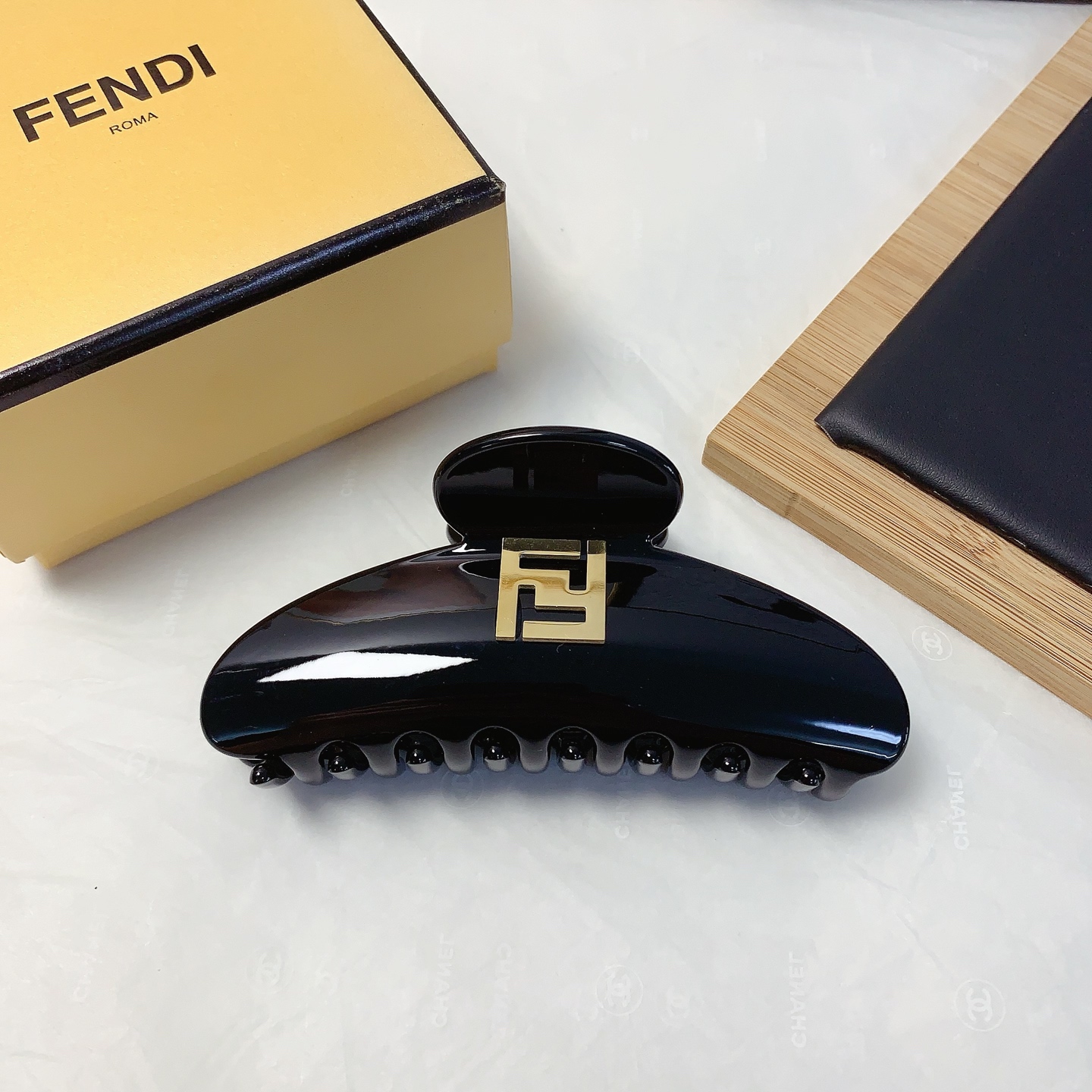 Fendi Fendi pinza para el cabello Fendi, nueva pinza de acero de titanio con logo, elegante y versátil, pequeño accesor…